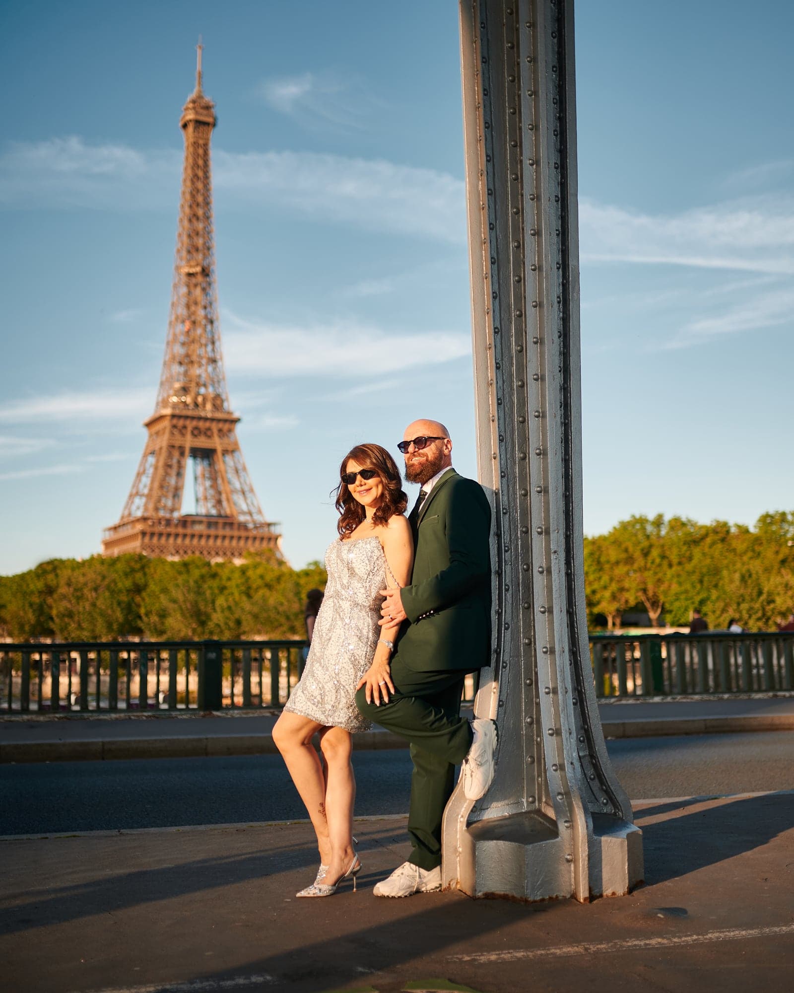 A couple in Bir-Hakeim bridge